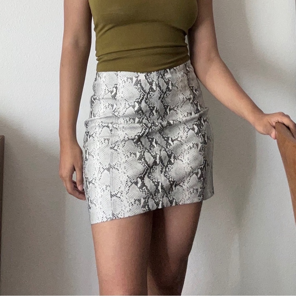 Wild Honey Mini Skirt Gray & Ivory Vegan Snakeskin Leather | Size Large
